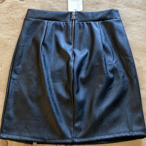 NWT Pleather mini - made in Italy - Picture 3 of 3